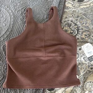 Vuori Aston crop tank
